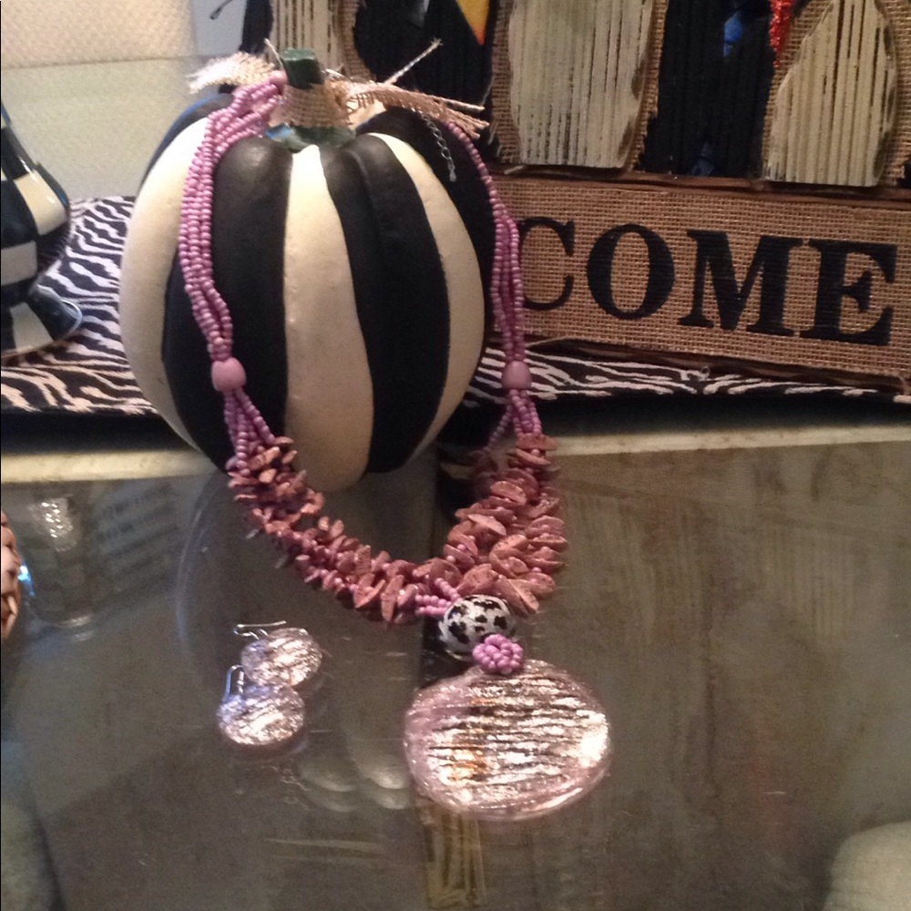 Necklace and pierced earrings set